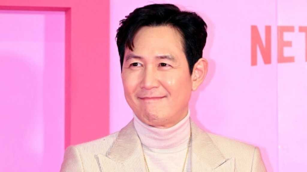 “イ・ジョンジェが取締役”アーティストスタジオ、英・制作会社とタッグ！K-POPアイドルの裏側を映画化
