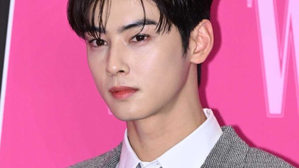 ASTRO チャウヌ、入隊後初の近況ショット…分隊長の訓練兵として凛々しい姿が話題