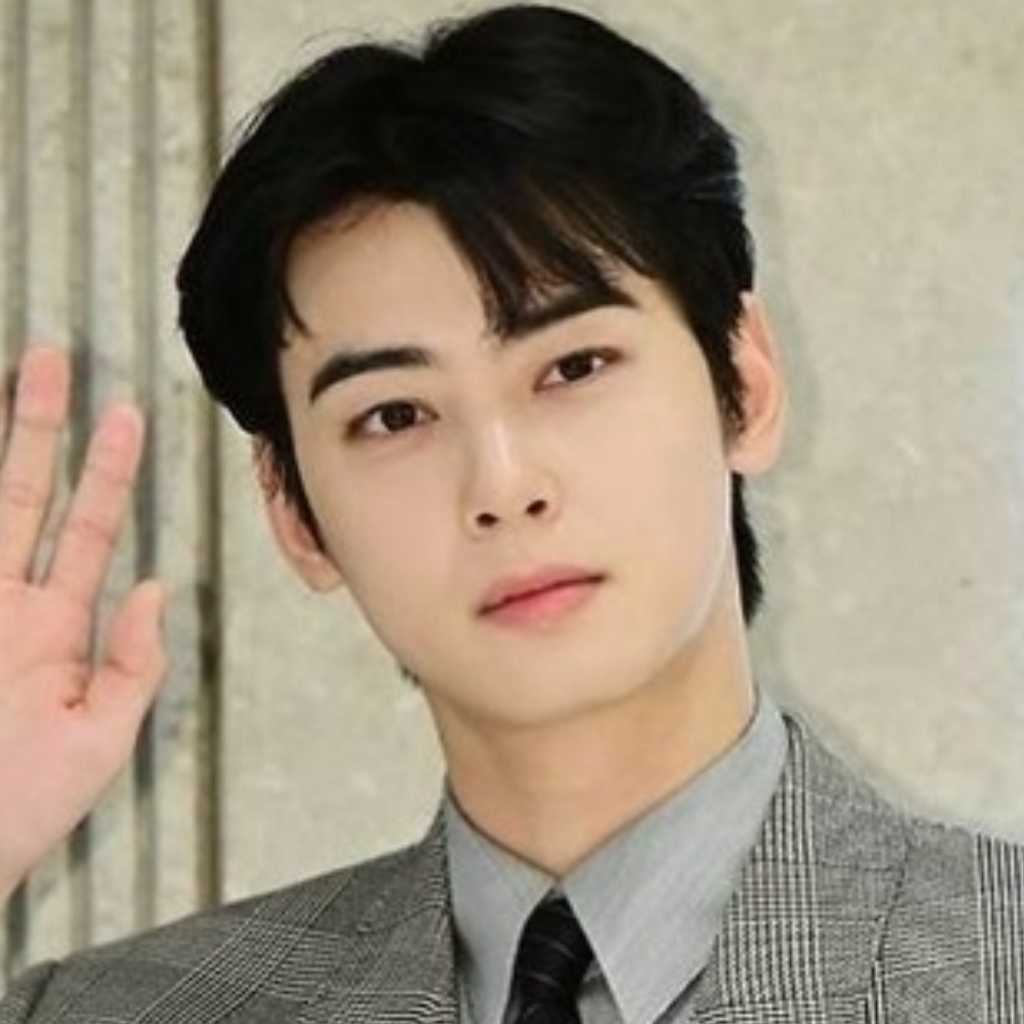 ASTRO チャウヌ、基礎軍事訓練を修了…凛々しい姿が話題に