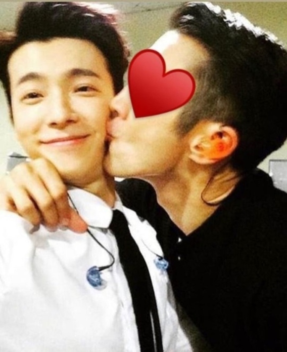 Super Junior シウォン ドンヘの頬にキスした写真を公開 誕生日おめでとう Kstyle