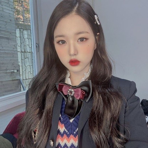 Iz One チャン ウォニョン 可愛すぎる制服姿を披露 クラスの学級委員です Kstyle