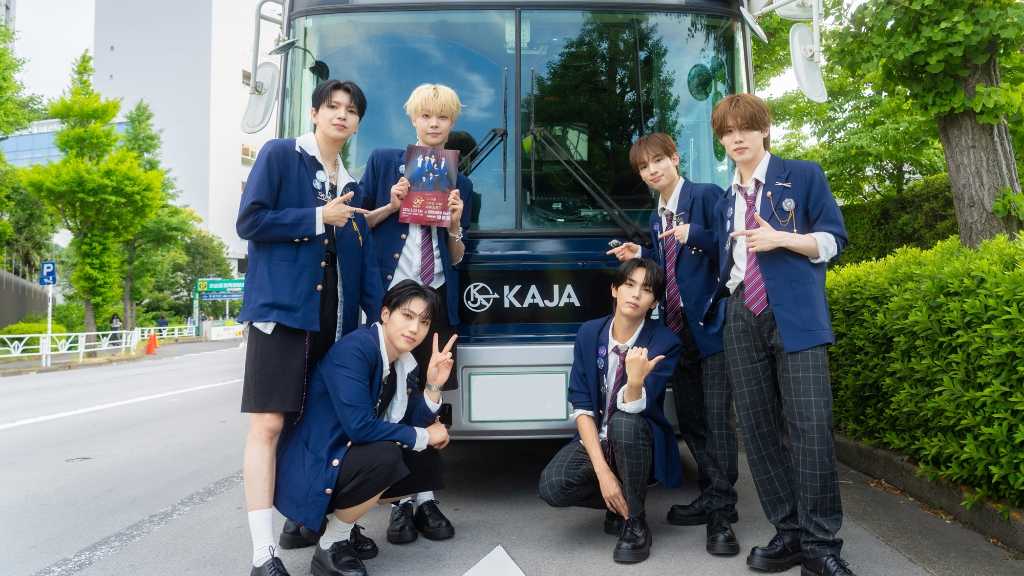 KAJA、渋谷で“トライアスロンプロモーション”敢行！徒歩・バス・サンプリングで新曲を体当たりPR