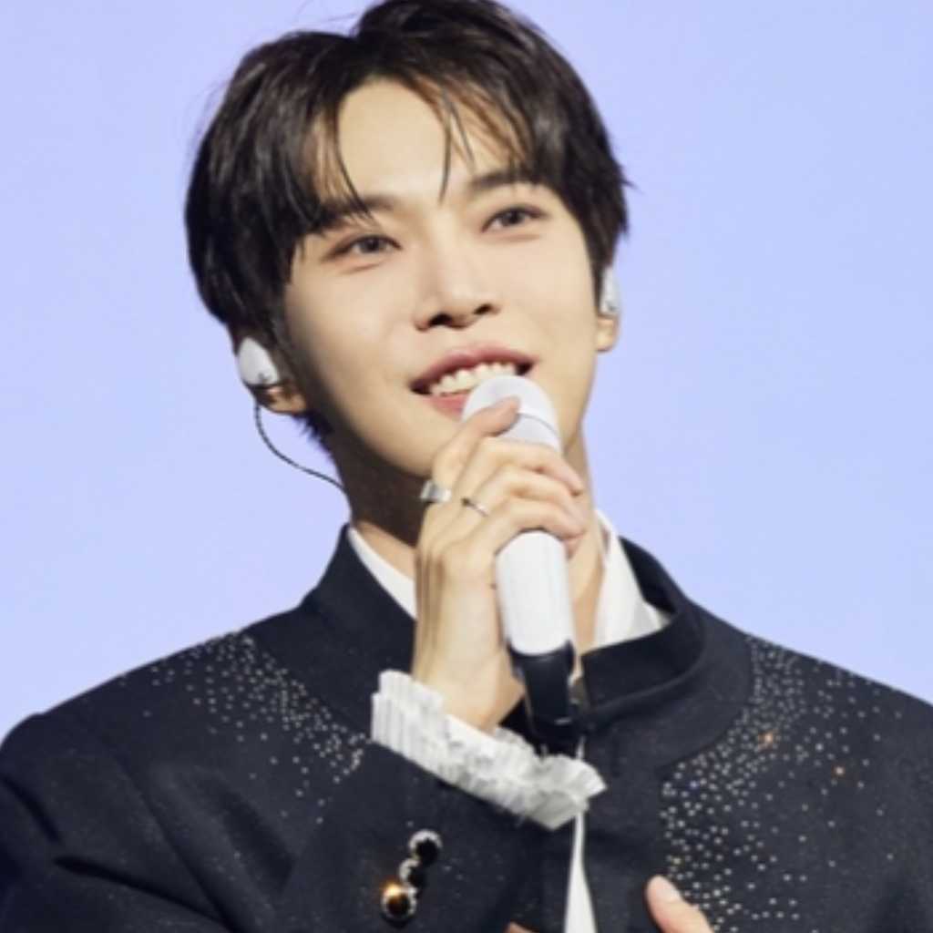 NCT ドヨン、計1万8000人のファンに四つ葉のクローバーの座布団をプレゼント「ぜひ持って帰ってほしい」
