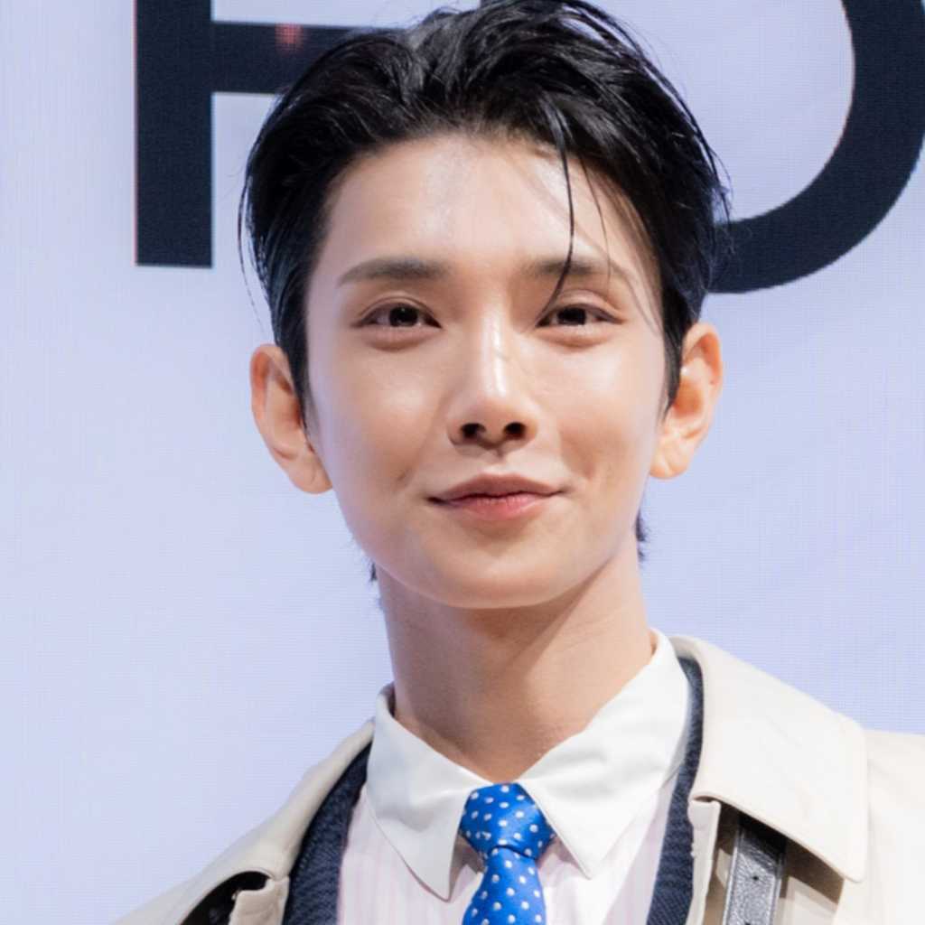 SEVENTEEN ジョシュア、日本で見せた極上のスーツ姿！英語でのエスコートに「スマートすぎる」と反響