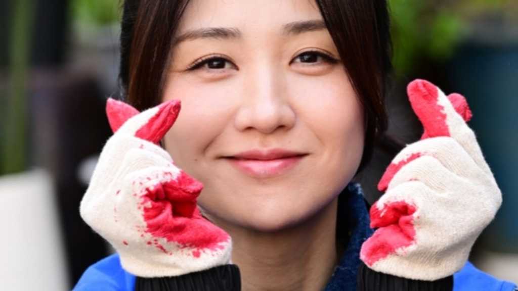 【PHOTO】パク・ハソン「壁画彩色ボランティア活動」に参加