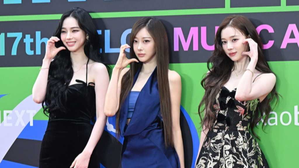 【PHOTO】aespa「MMA 2025」レッドカーペットに登場