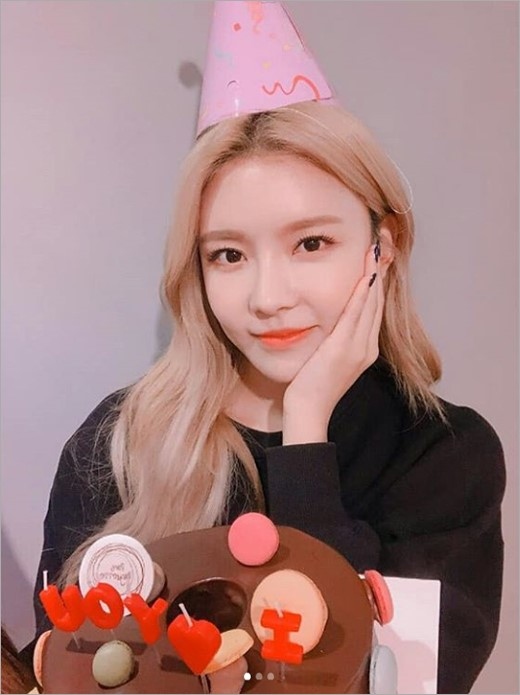 Gugudan ナヨン 誕生日を迎えてもっと綺麗に メンバーとのパーティー写真を公開 Kstyle