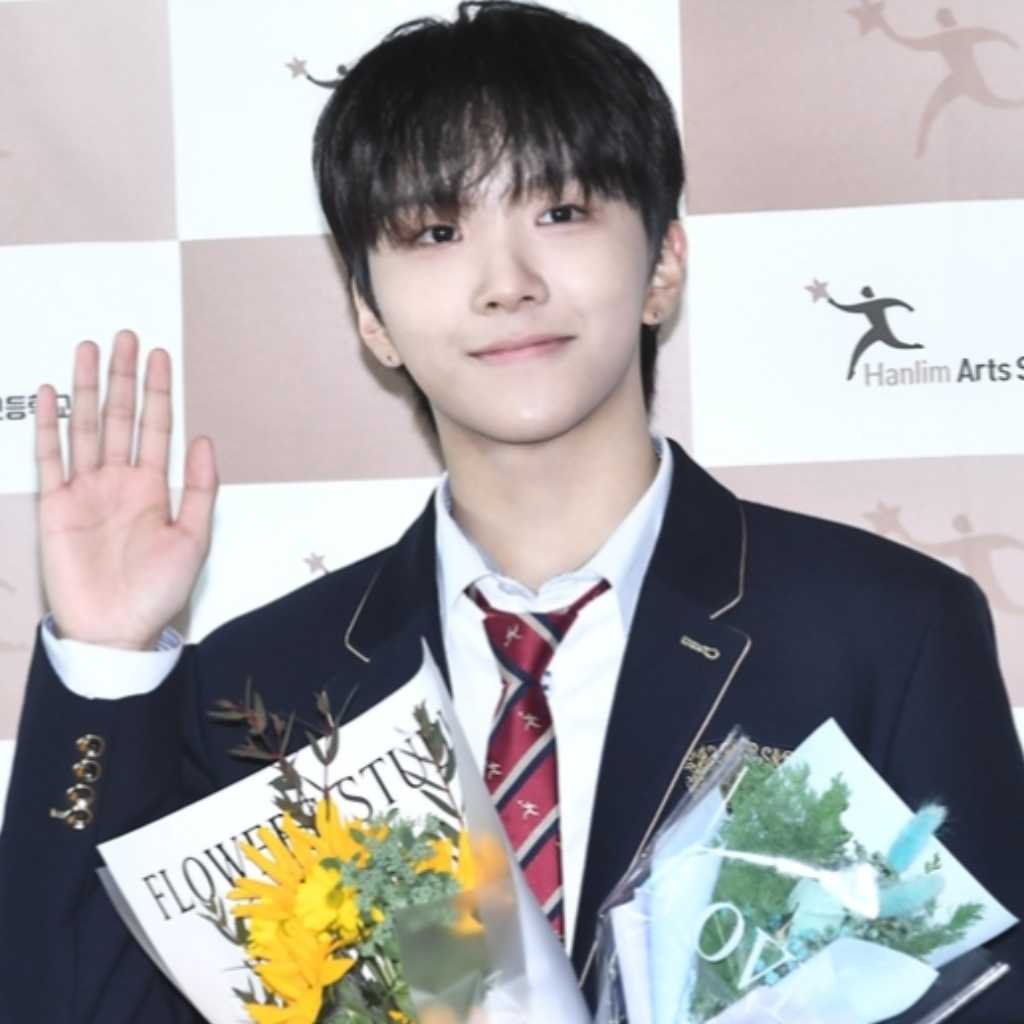 【PHOTO】BOYNEXTDOOR ウンハクからTWS ジフン、EVNNE パク・ジフまで！ハンリム芸能芸術高校の卒業式に出席
