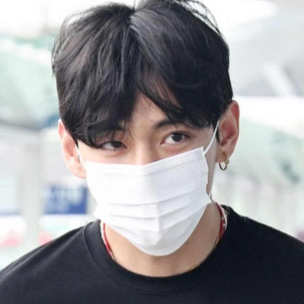 【PHOTO】BTSのV＆ジョングク、海外スケジュールのためアメリカへ！仲良く空港に（動画あり）