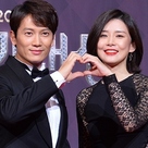 【PHOTO】チソン＆イ・ボヨン夫妻「2017 SBS演技大賞」レッドカーペットに登場