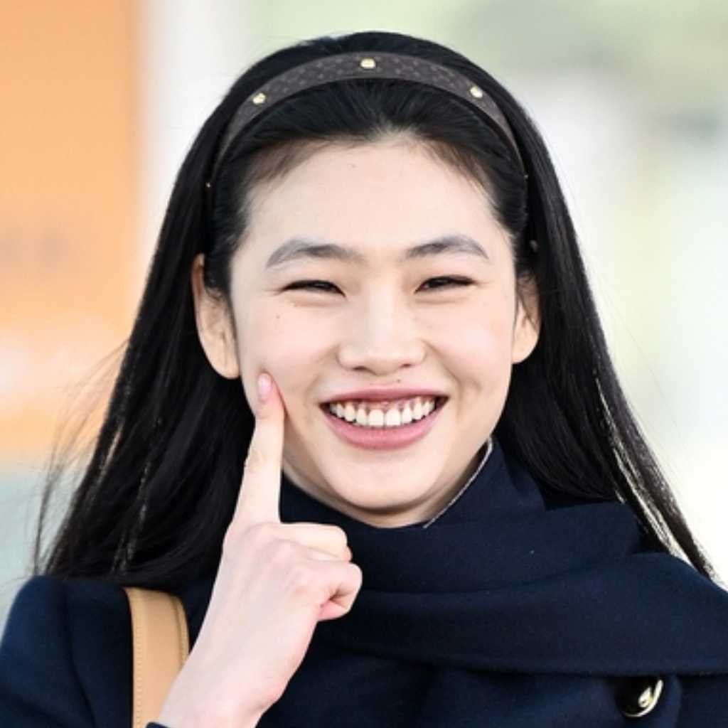 【PHOTO】チョン・ホヨン、ファッションウィークに出席するためフランスへ出国