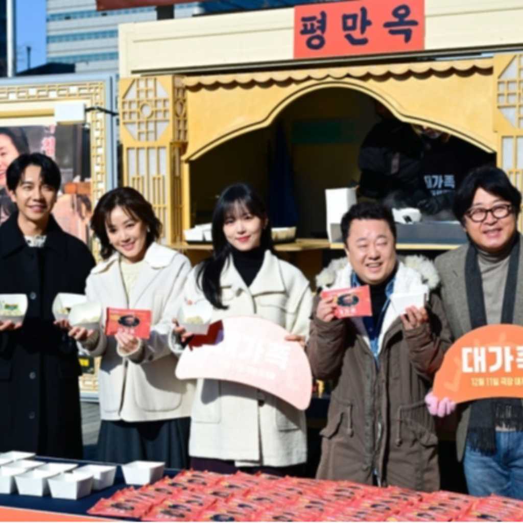【PHOTO】イ・スンギ＆キム・ソンリョンら、映画「大家族」公開記念のイベントに出席