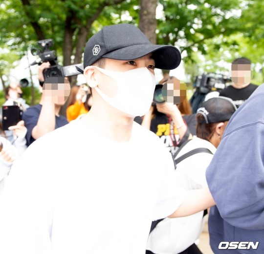 Photo パク ヒョンシク 本日 6 10 入隊 大勢のファンが殺到 Kstyle Photo パク ヒョンシク 本日 6 10 入隊 大勢のファンが殺到 Kstyle