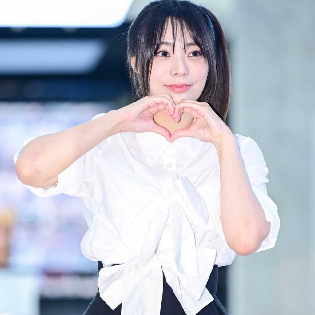 QWER シヨン、ペンライト類似問題の影響か…悪質コメントに苦言「人格否定は許されない」