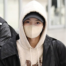 【PHOTO】BLACKPINK、ワールドツアーを終えてアメリカから帰国…ファンから可愛いプレゼントも（動画あり）