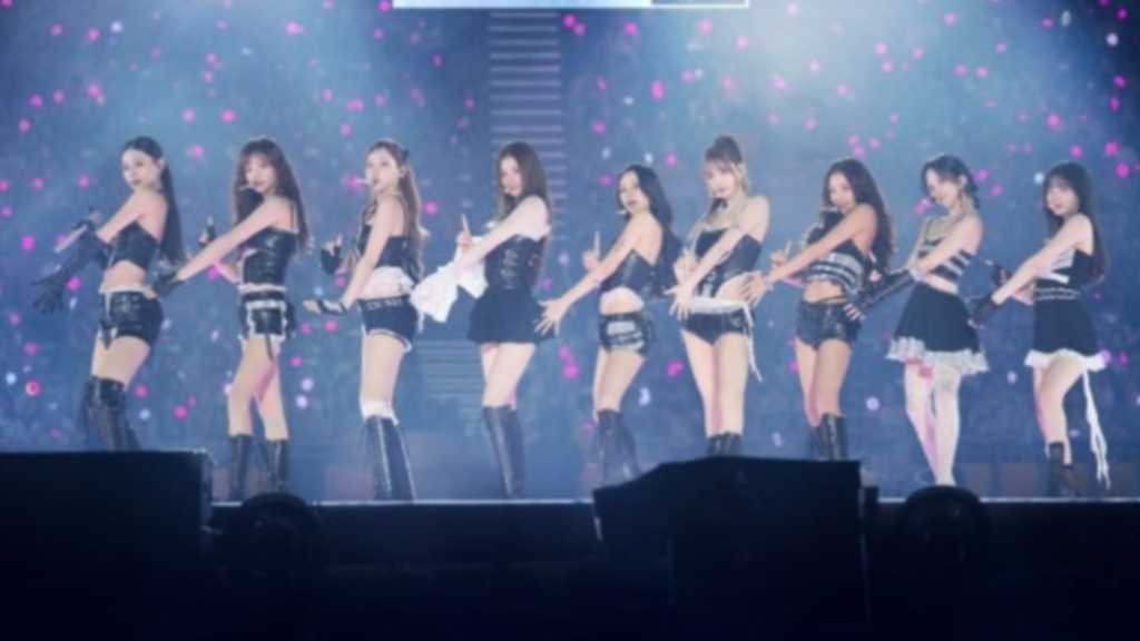 TWICE、ワールドツアー・ソウルKSPO DOME公演を収めたライブスペシャルアルバムが10月16日に発売決定!