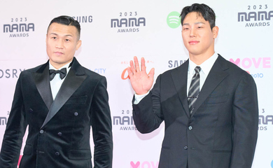 【PHOTO】ユン・ソンビン&ジョン・チャンソン「2023 MAMA」1日目のレッドカーペットに登場