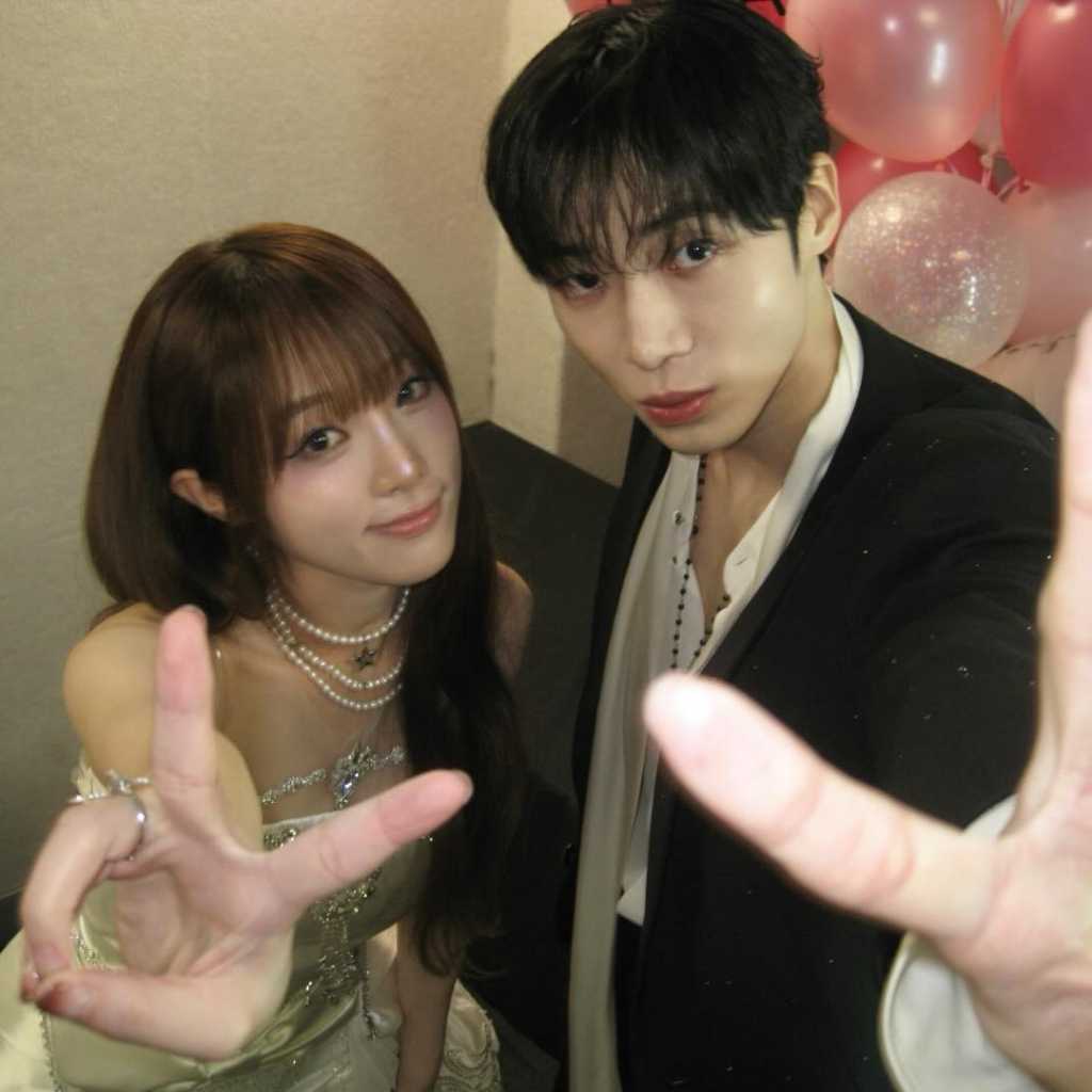 チュ・ヨンウ&IZ*ONE出身チェ・イェナ、傘を使ったキスシーンが話題に!楽屋での2ショット公開