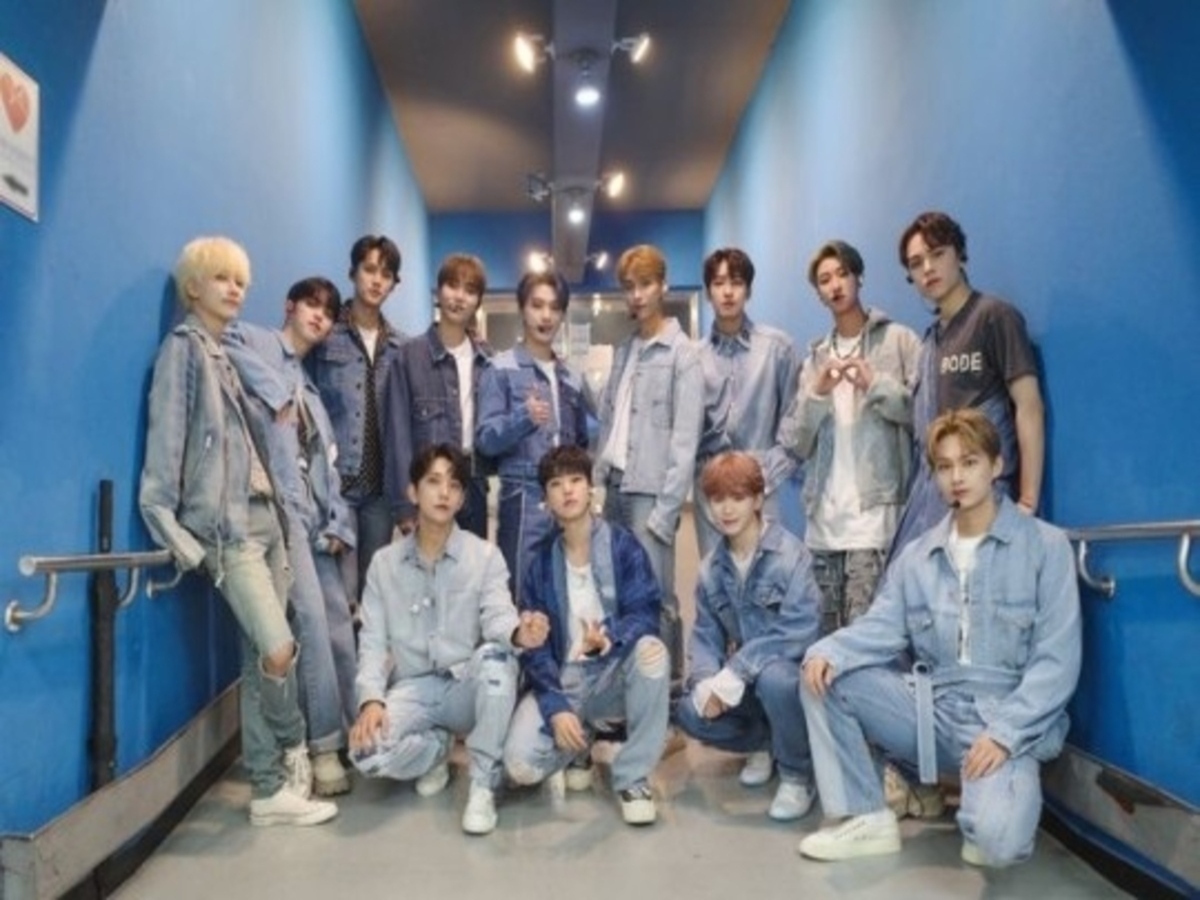 Seventeen オンラインファンミーティング Carat Land を盛況裏に終了 集合ショットを公開 いつもそばにいてあげる Kstyle