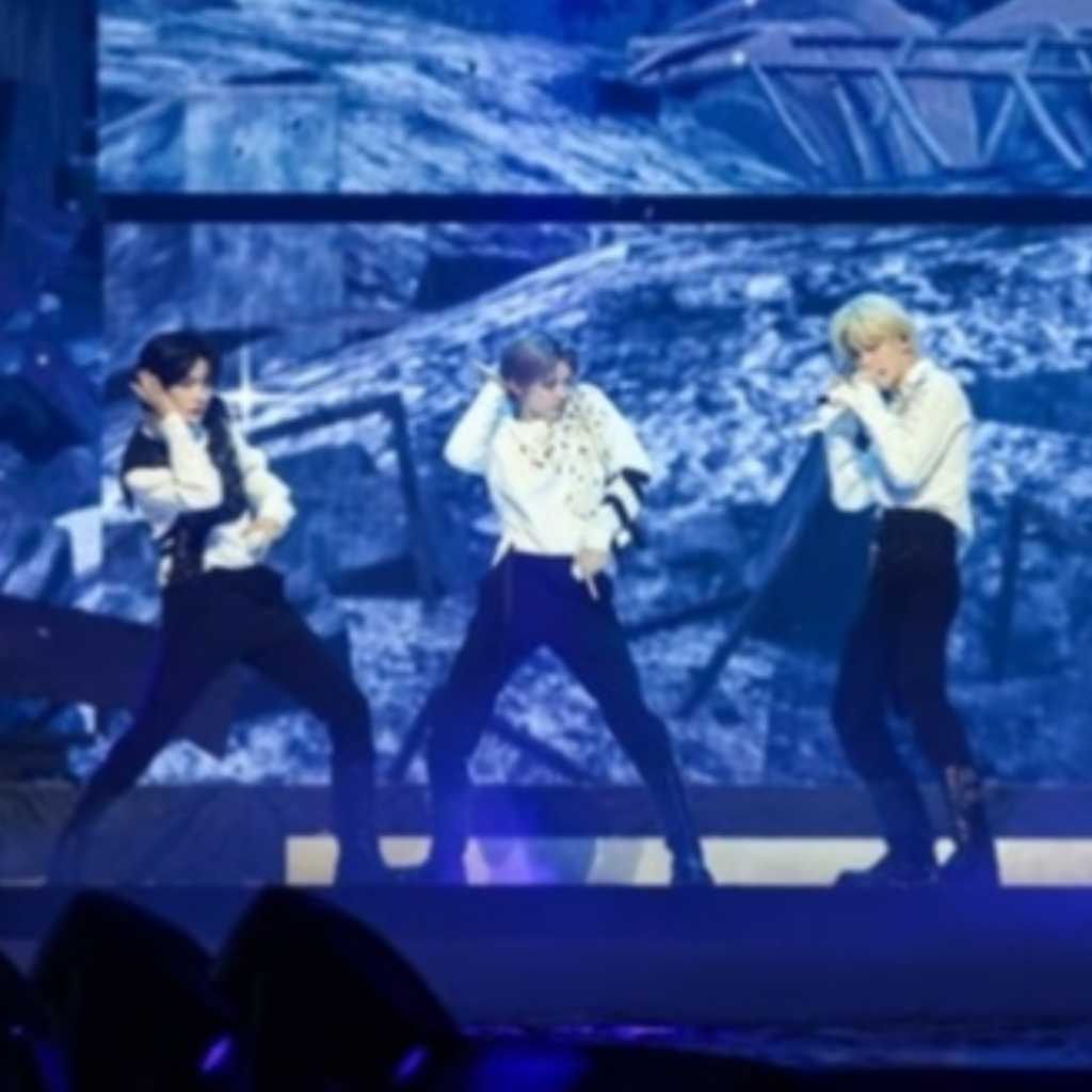 TOMORROW X TOGETHER、ワールドツアーが幕分け！再契約の発表・ソロ曲のステージ初公開も「成長して戻ってくる」