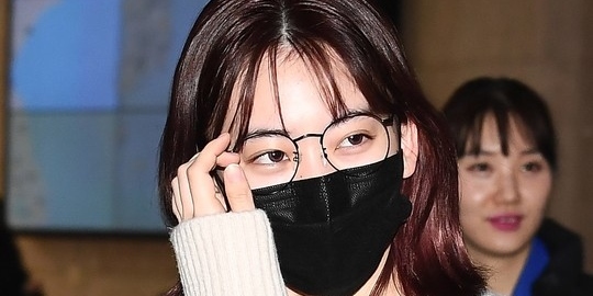 PHOTO】IZ*ONE 宮脇咲良、日本スケジュールを終えて韓国へ…笑顔で登場
