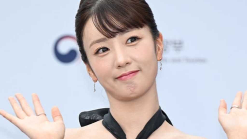 Apink ユン・ボミ、結婚と同時に「私はSOLO、その後愛は続く」MCを卒業