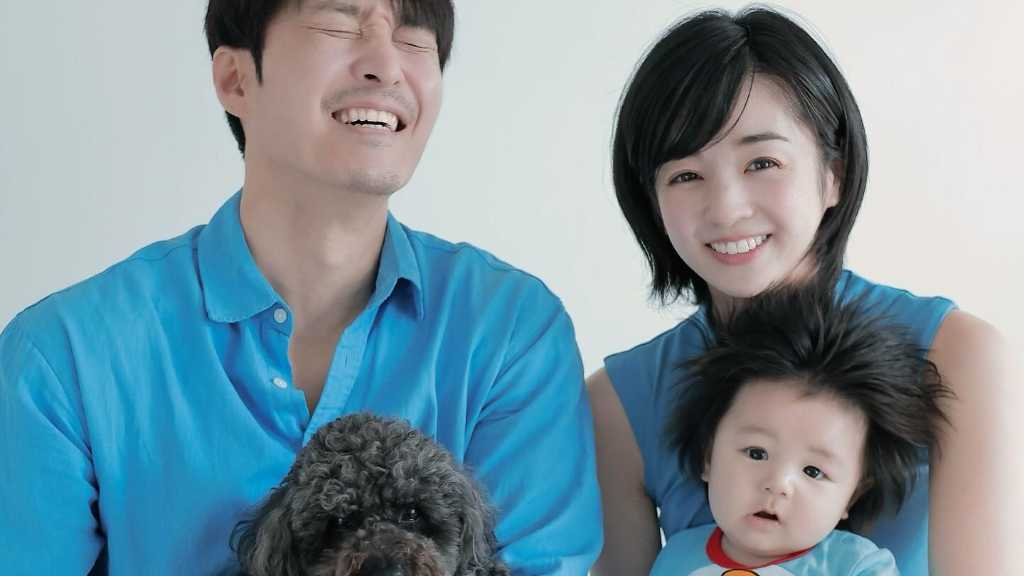 シム・ヒョンタク＆日本人妻サヤさん、初めての家族写真を公開！韓国で“爆毛赤ちゃん”と話題に