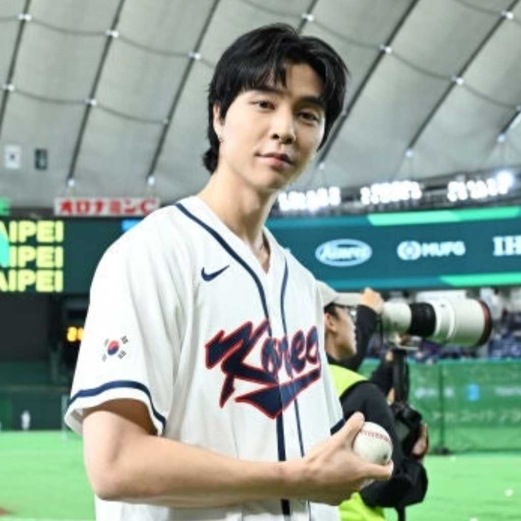 【PHOTO】NCT ジャニー、東京ドームに登場！WBC韓国戦の始球式で見事な投球を披露