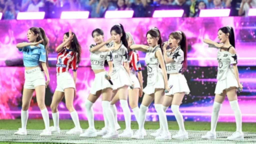【PHOTO】RESCENE、サッカーのハーフタイムショーに出演…キュートなパフォーマンス