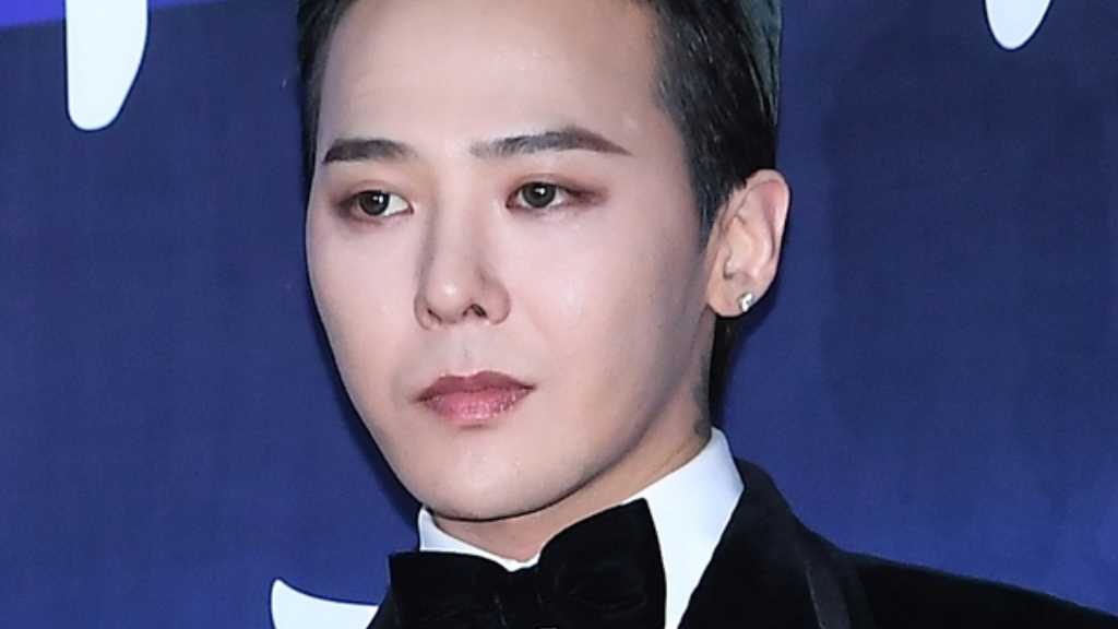 【PHOTO】G-DRAGON「2025大韓民国大衆文化芸術賞」レッドカーペットに登場