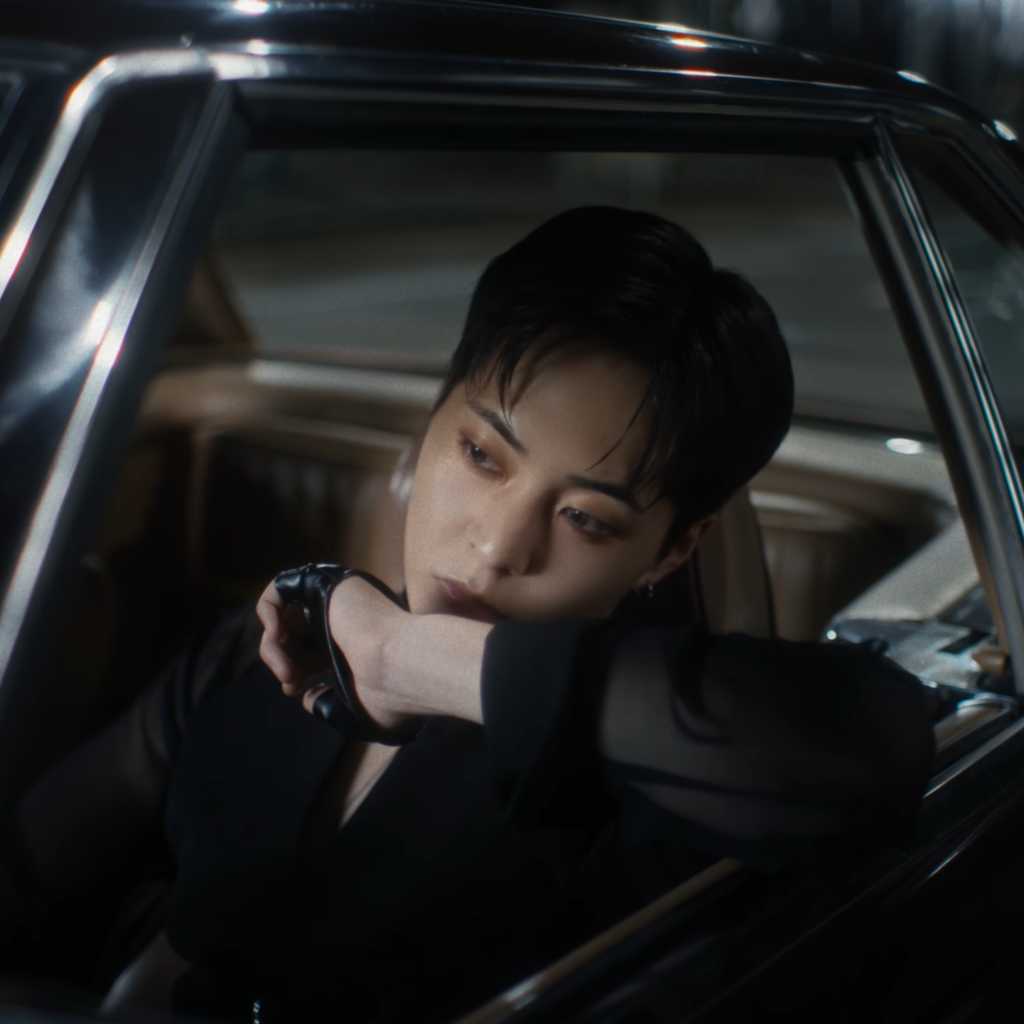 EXO シウミン、新曲「Overdrop」MV公開！視線を奪うパフォーマンスが話題