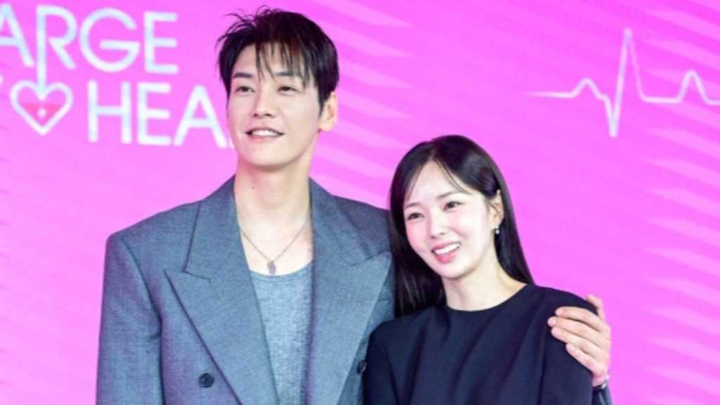 【PHOTO】キム・ヨングァン＆チェ・スビン、密着・手繋ぎショットも！Netflix「ハートにチャージして」制作発表会に出席
