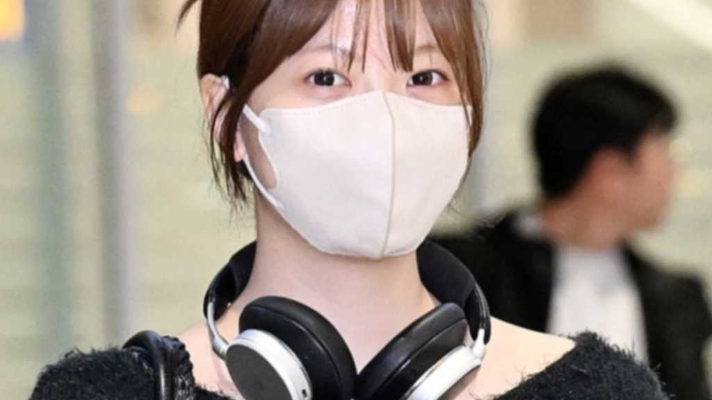 【PHOTO】LE SSERAFIM ホン・ウンチェ、海外スケジュールを終えて韓国に到着（動画あり）