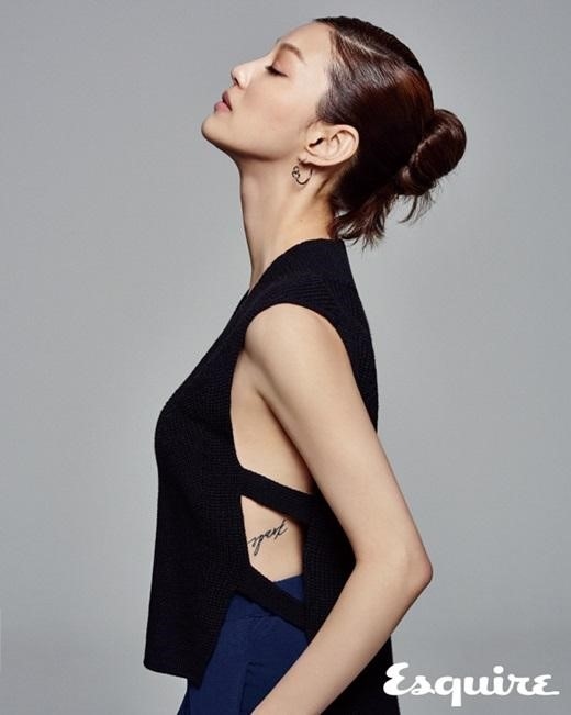 女優イ・エル、美しいバストラインを大胆に見せたグラビアを公開 Kstyle