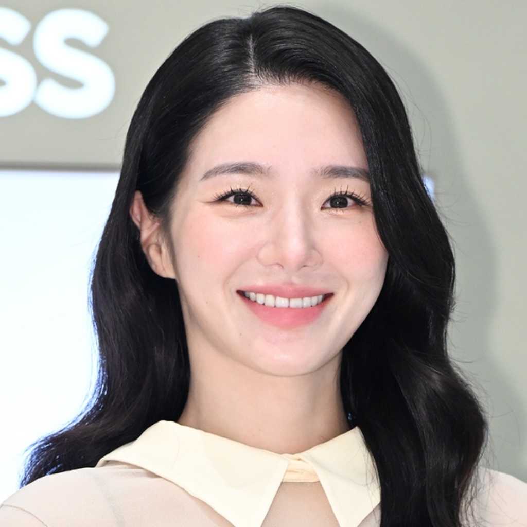 【PHOTO】パク・ギュヨン、ブランド「HOURGLASS」のイベントに出席
