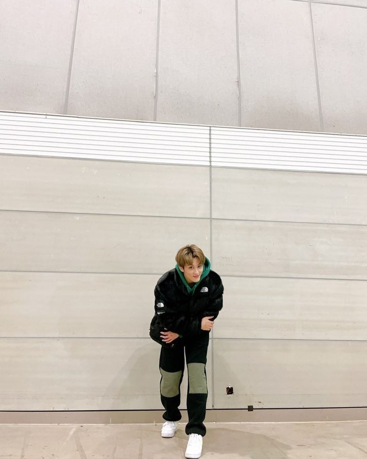 Nct マーク 待望の個人インスタを開設 メンバーのドヨンも投稿にコメント Kstyle Nct マーク 待望の個人インスタを開設 メンバーのドヨンも投稿にコメント Kstyle