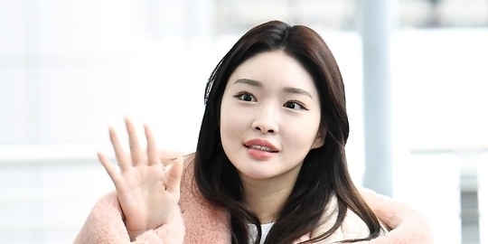 PHOTO】I.O.I出身キム・チョンハ「2019 MAMA」のため日本へ出国…可愛い
