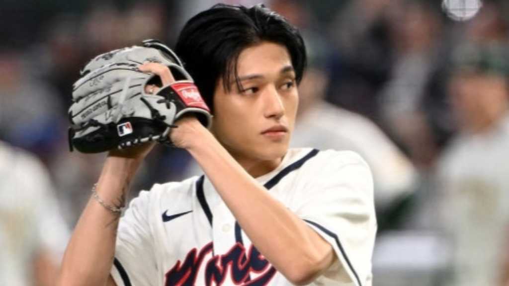 【PHOTO】ATEEZのWOOYOUNGが東京ドームに！WBC韓国戦の始球式に登場…投球後の行動が話題に