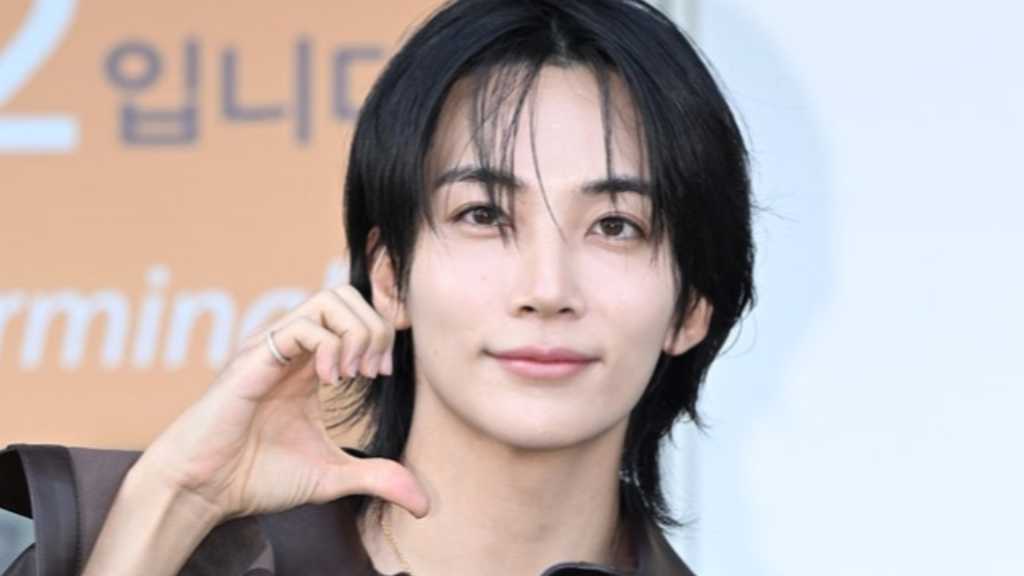 【PHOTO】SEVENTEEN ジョンハン、ファッションウィークに出席するためフランスへ出国