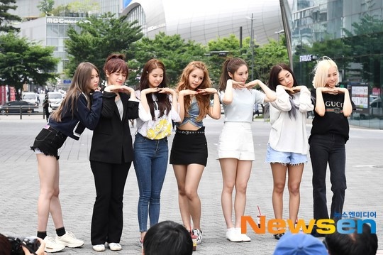 Photo Clc Mbc 音楽中心 ゲリラミニファンミーティングに登場 ハイタッチ会も開催 動画あり Kstyle