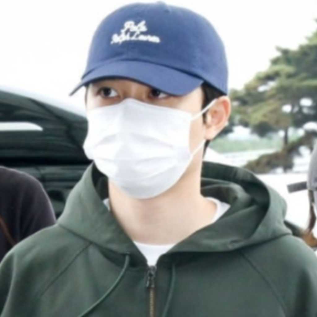 【PHOTO】EXO、ツアーのためマカオへ出国…カジュアルなファッション