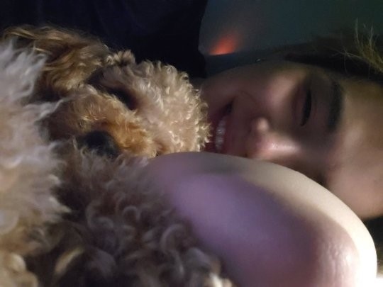 Bts 防弾少年団 のsuga 休暇中に愛犬と ラブラブ密着ショットが話題 Kstyle