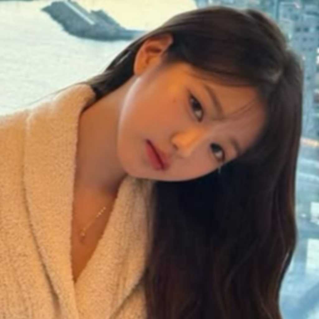 IVE ウォニョン、セクシーなバスローブ姿で新年の挨拶！ファン絶賛のビジュアル