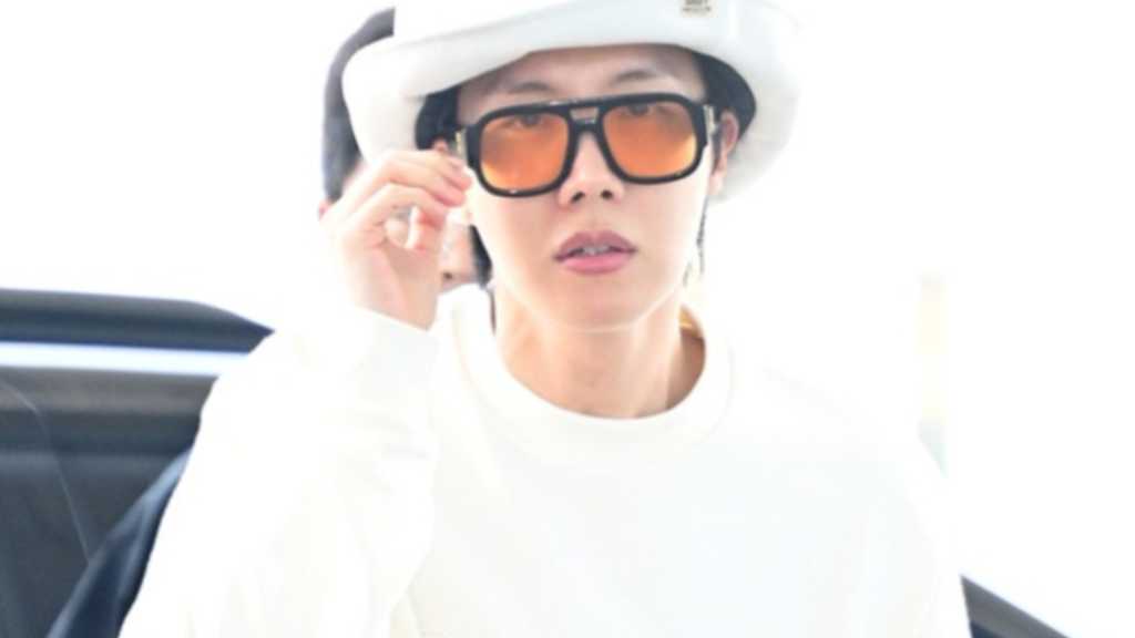 【PHOTO】BTSのJ-HOPE、ファッションショーのためフランスへ出国（動画あり）