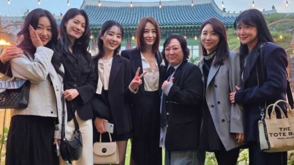 キム・ヘス、元HELLOVENUS イ・ファギョムの挙式で司会を担当！「シュルプ」出演陣との友情が話題