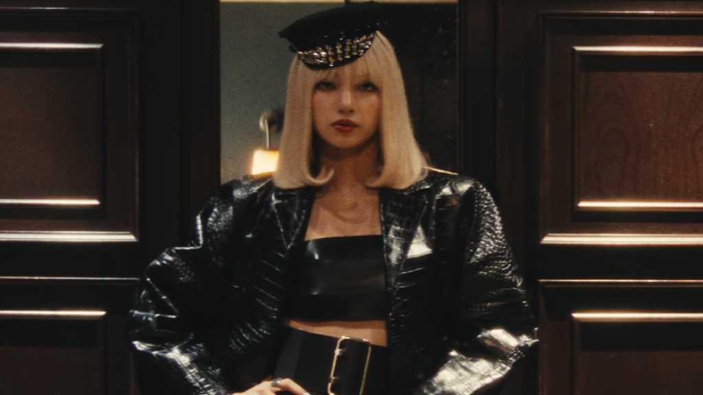BLACKPINK リサ、タイトル曲「Tarantino」MV公開…ホテルを背景にアクション披露