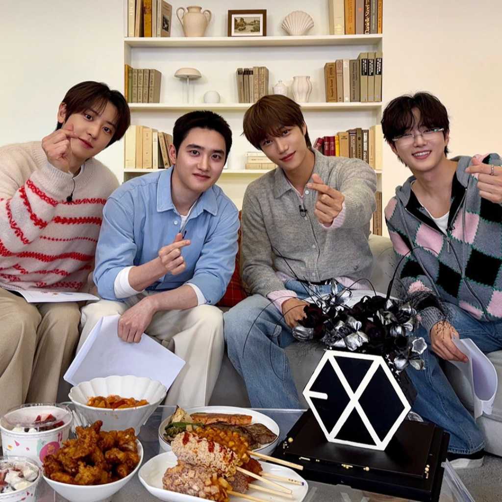 EXO、ファンミ開催を電撃予告！生配信でデビュー13周年を祝福…入隊中のセフンも登場