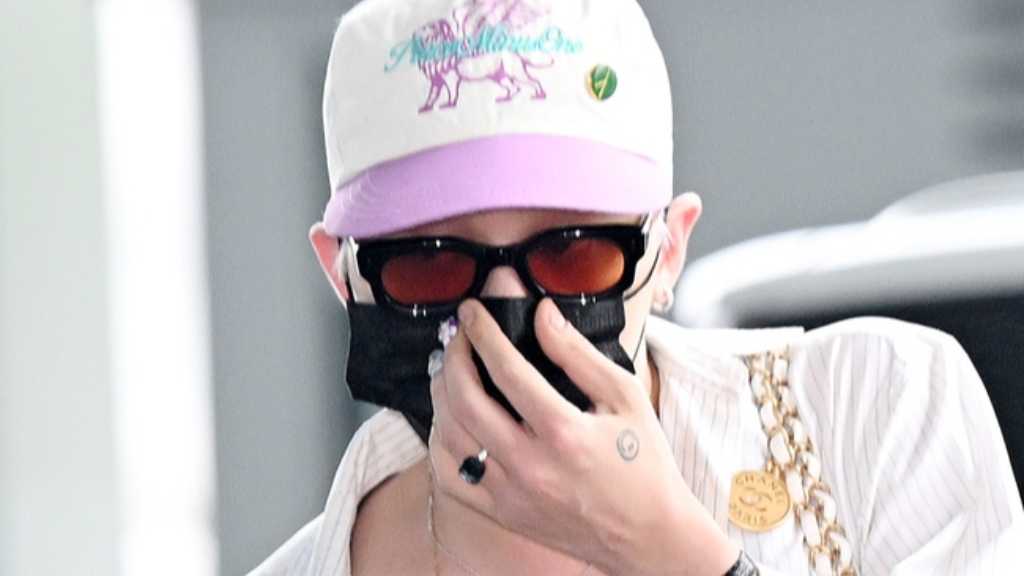 【PHOTO】G-DRAGON、ワールドツアーのためマレーシアへ出国…半ズボンにローファーで登場（動画あり）
