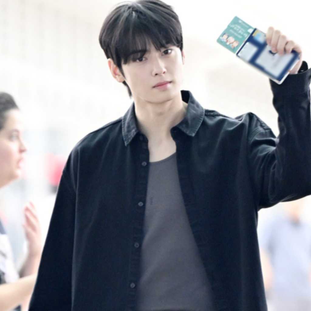 【PHOTO】ASTRO チャウヌ、ファッションショーのためフランスへ出国（動画あり）
