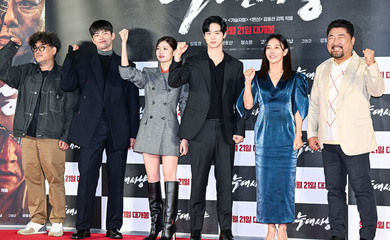 【PHOTO】ソ・イングク&チャン・ドンユン&チョン・ソミンら、映画「オオカミ狩り」制作報告会に出席